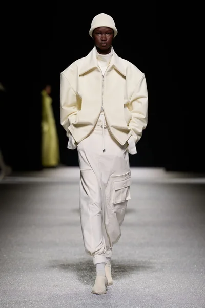 Look 28